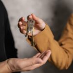 Entrega de llaves de un alquiler entre casero e inquilino
